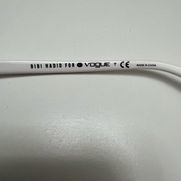 Vogue 2 pair of sunglasses - Picture 5 of 11